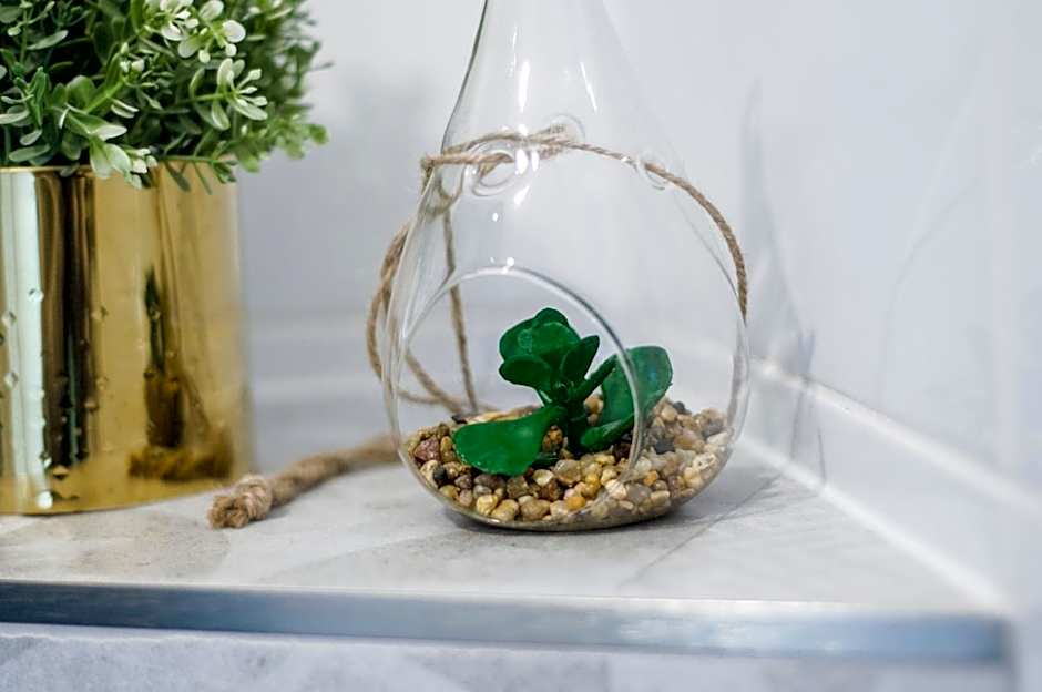 UNDERGROUND Jacuzzi Rooms