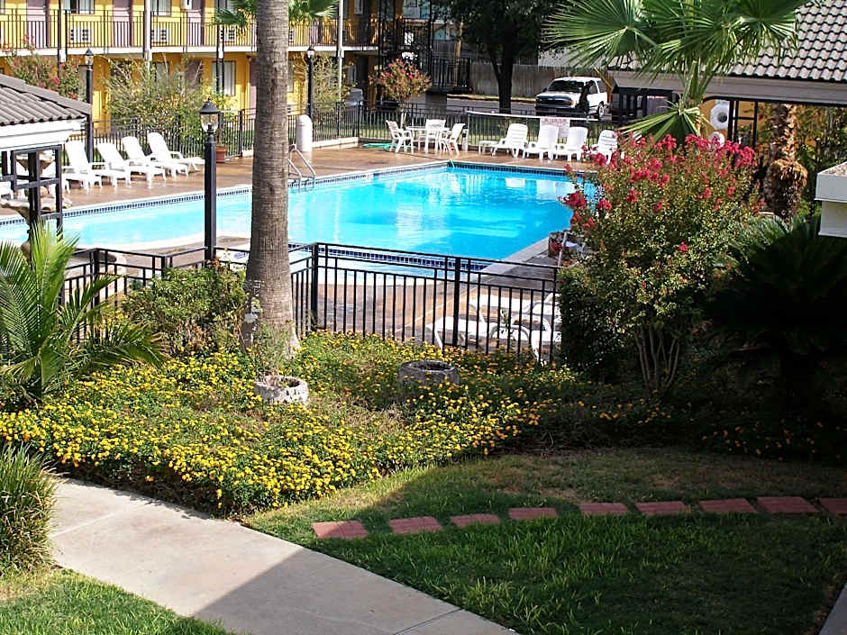 Americas Best Value Inn - Laredo