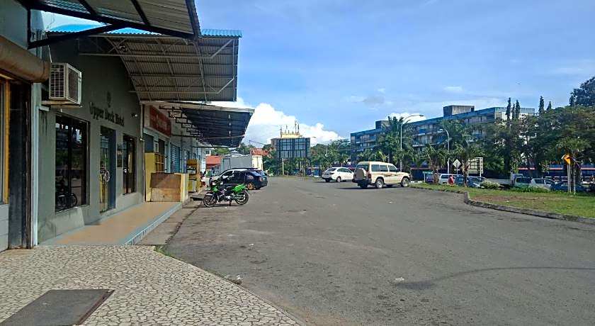 The Upper Deck Hotel