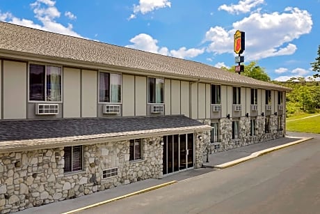 Super 8 By Wyndham Sturgeon Bay