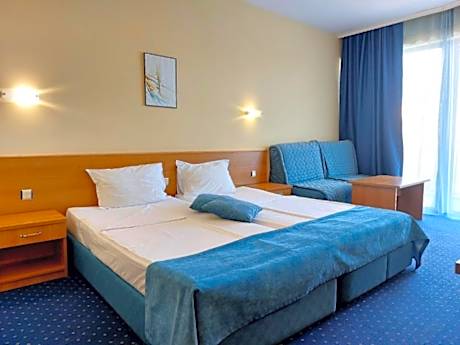 Triple Standard room