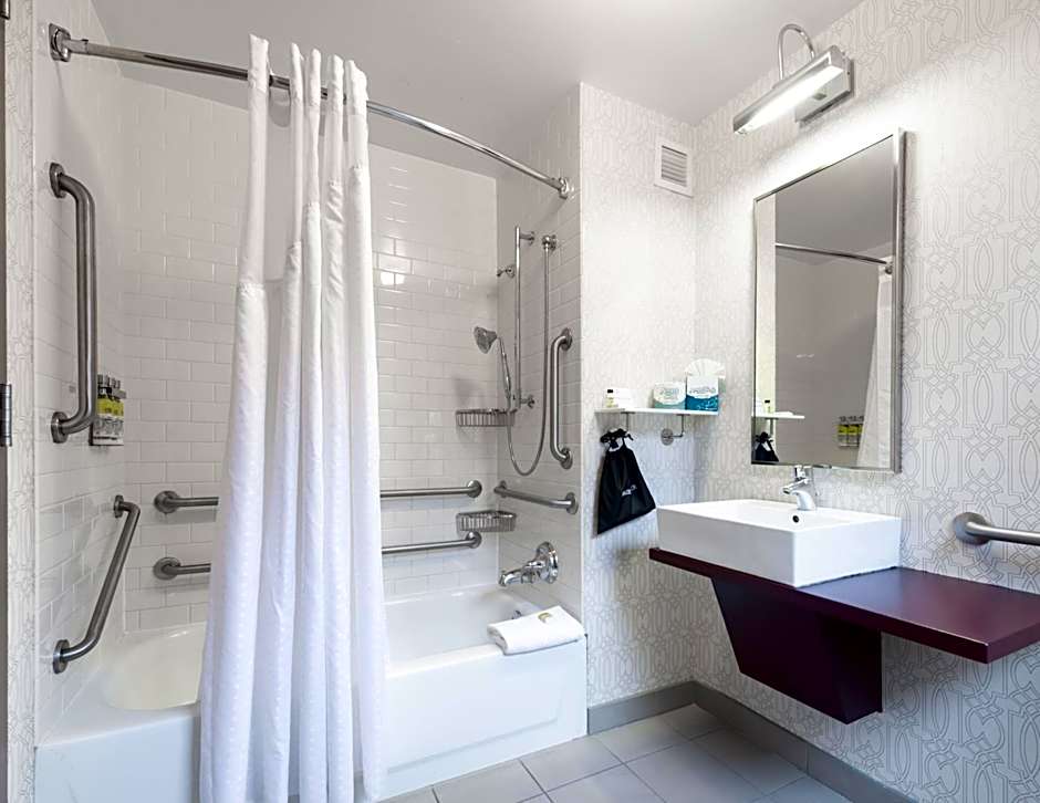 Holiday Inn Express Chicago - Magnificent Mile By IHG