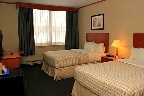 Travelodge Hotel by Wyndham Montreal Airport