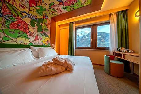 Double or Twin Room with Mountain View