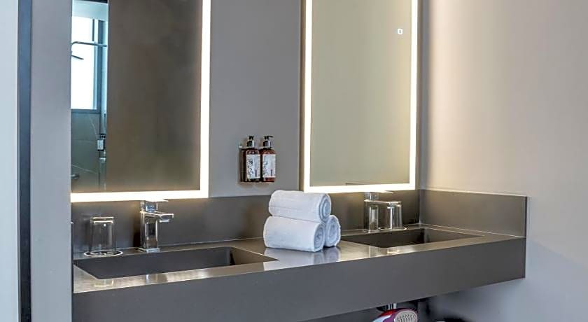 Ola Santiago Providencia, Tapestry Collection by Hilton