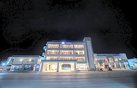 Surfrider Resort Hotel