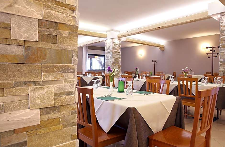 Pausania Inn