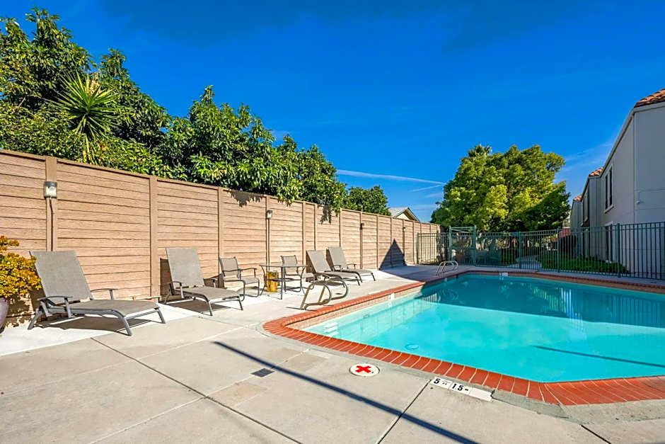 Best Western Lania Garden Inn & Suites