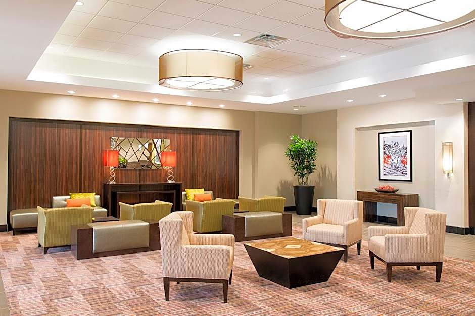 DOUBLETREE BY HILTON HOTEL GRAND RAPIDS AIRPORT