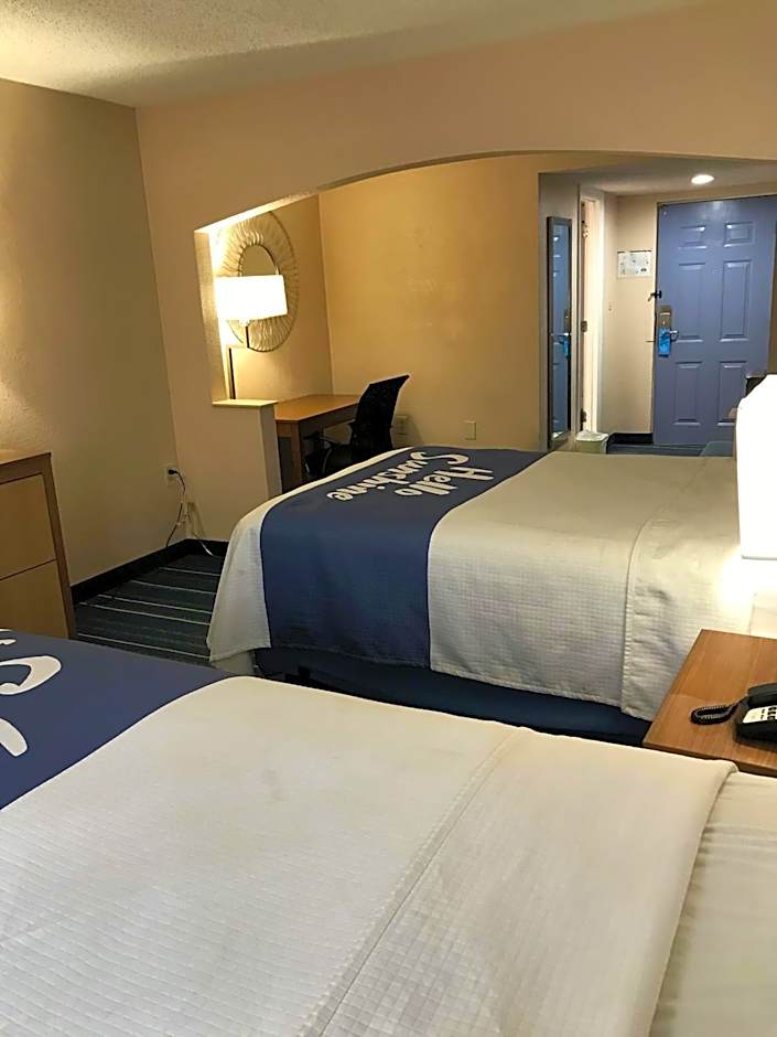 Days Inn by Wyndham Panama City