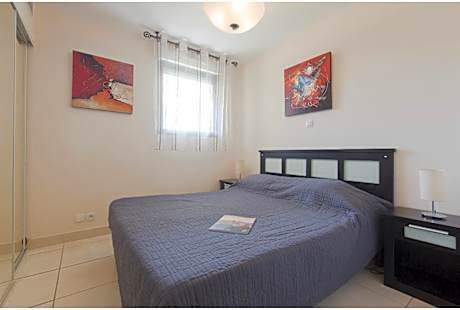 Luxurious two bedroom garden apartment with stunning Cannes Marina views