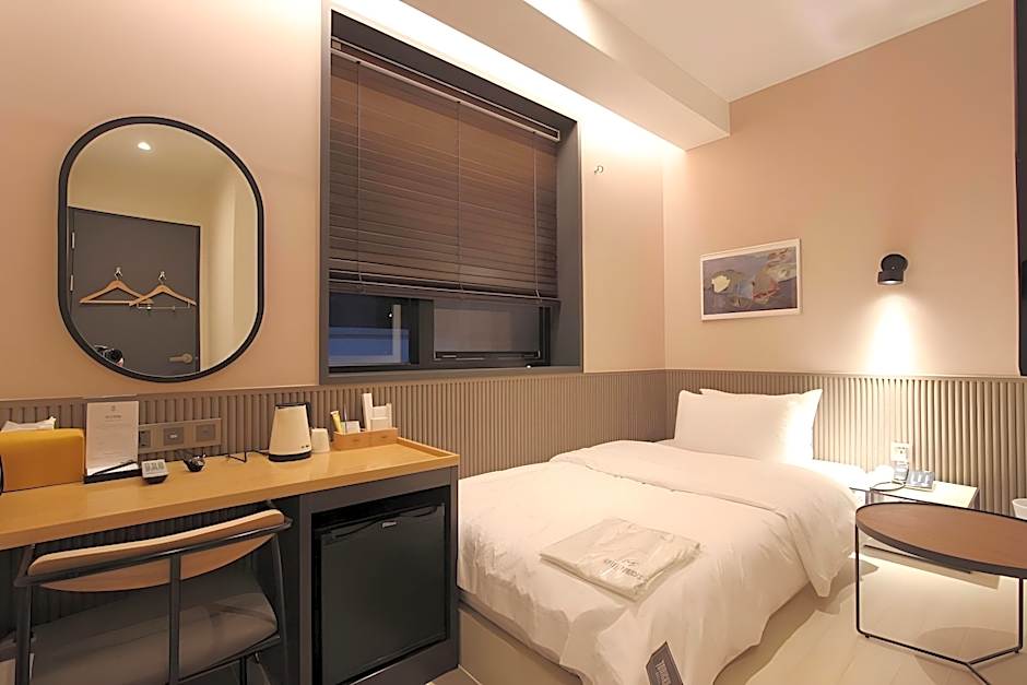 Gwangyang Seven Bricks Hotel