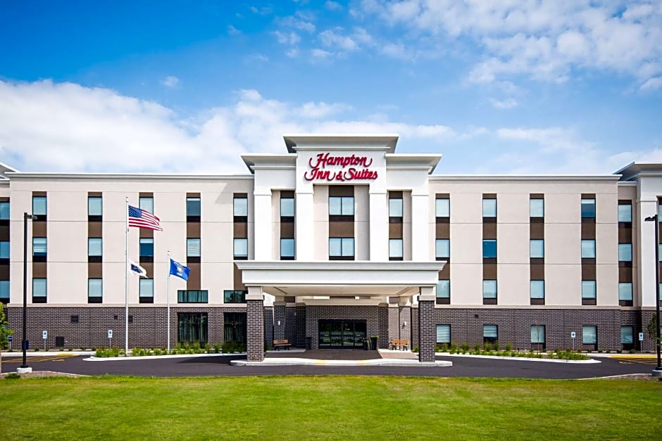 Hampton Inn By Hilton and Suites at Wisconsin Dells Lake Delton WI