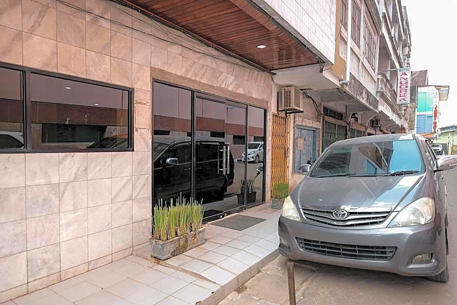 RedDoorz at Hotel Mayang Sari 1