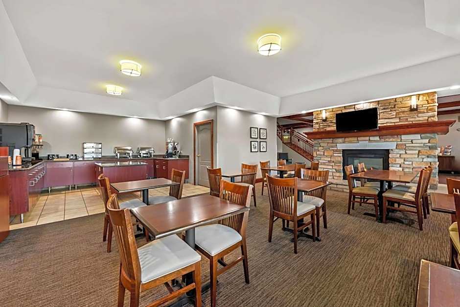 Country Inn & Suites by Radisson, Red Wing, MN