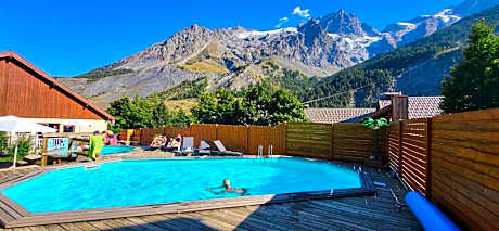 Mountain Lodge in Alps-chez Philippe, Panoramic-Village, Renting, view over Glaciers