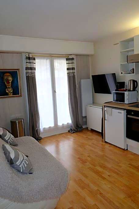Studio - centre station