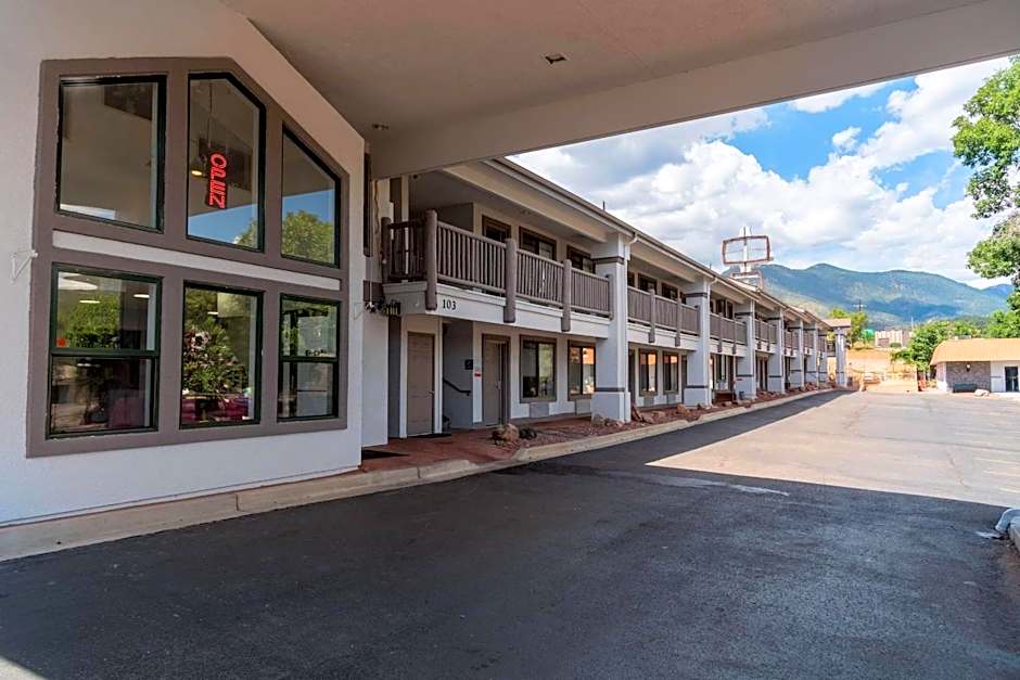 Quality Inn & Suites Manitou Springs At Pikes Peak