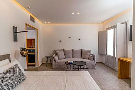 Junior Suite with Pool View and Jacuzzi