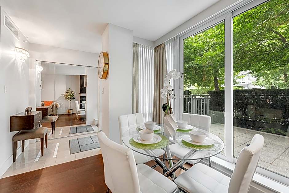 Bright and Spacious 2 Bedroom on Coal Harbors Waterfront