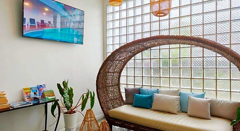 Royal Beach View Suites