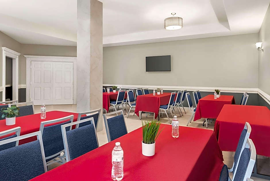 La Quinta Inn & Suites by Wyndham Brownsville North