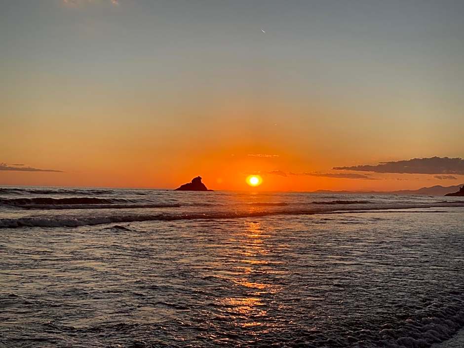 Juquehy - Condomínio de Frente para o Mar - Piscina Aquecida - Quadra de Tenis