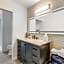 Stunning Views Best location in Hilo 2BR modern Condo