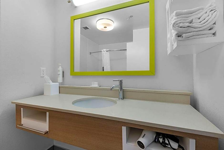 Hampton Inn By Hilton & Suites Pensacola I-10 N At University Town Plaza