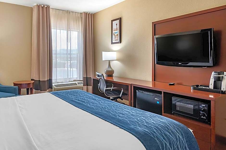 Comfort Inn & Suites Junction City - near Fort Riley