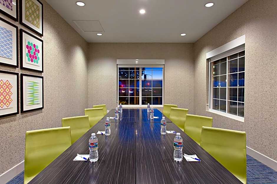 Holiday Inn Express Oakland Airport By IHG