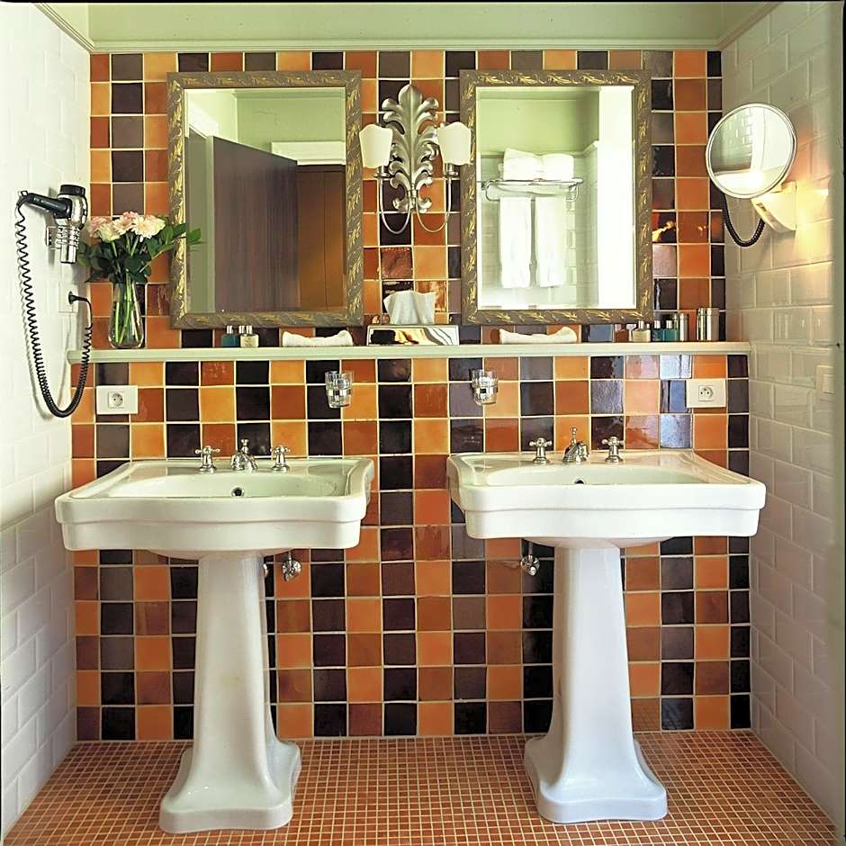 Canal Suites