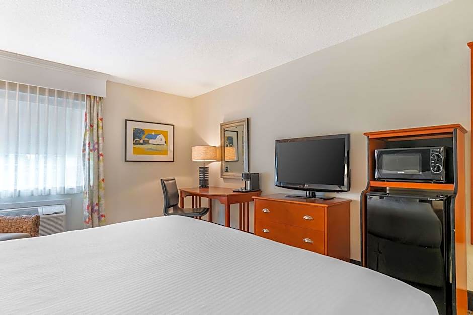 Best Western Plus University Park Inn & Suites