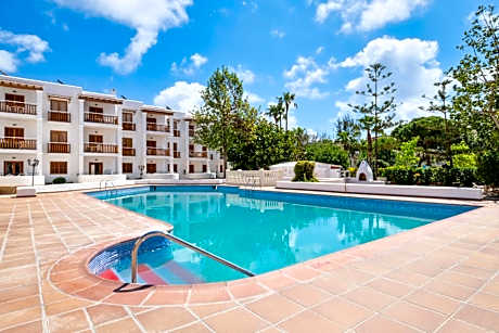 azuLine Apartamentos Can Sanso