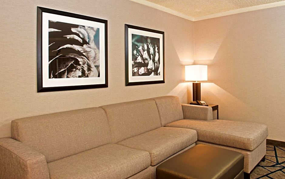 Embassy Suites by Hilton Portland Tigard