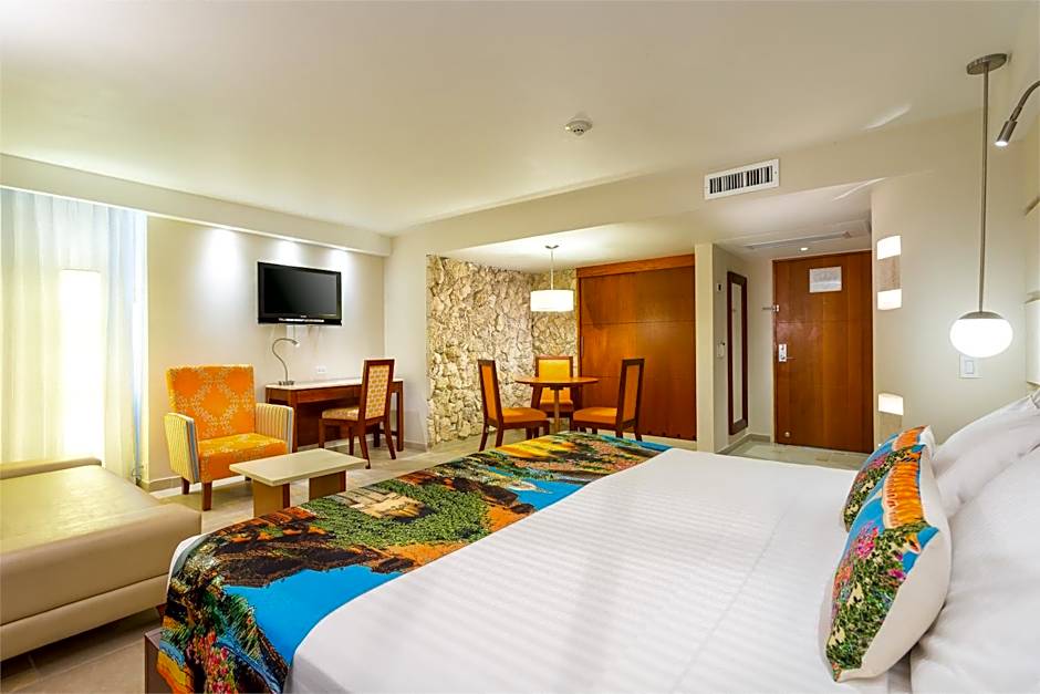 Photo 1 of 13 of Superior 1 King Bed, City View