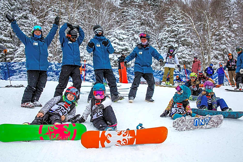 Stroll to Slopes, Village Area, Ski in-out MtLodge 343