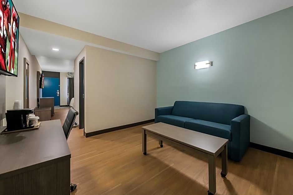 Red Roof PLUS & Suites Virginia Beach - Seaside