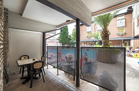 Family Room Capacity 4