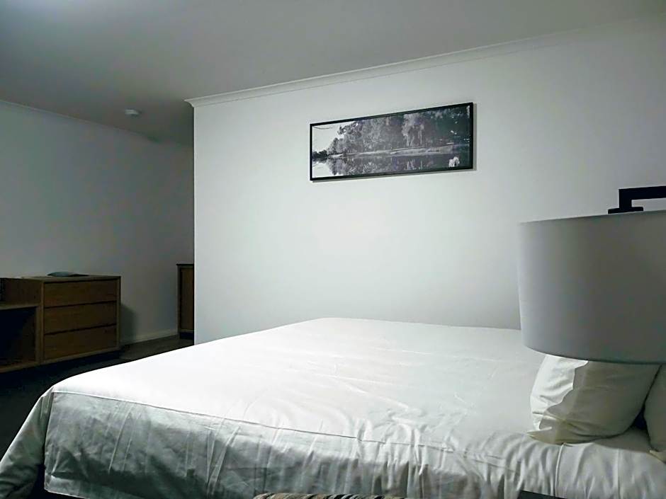 Winning Post Motor Inn