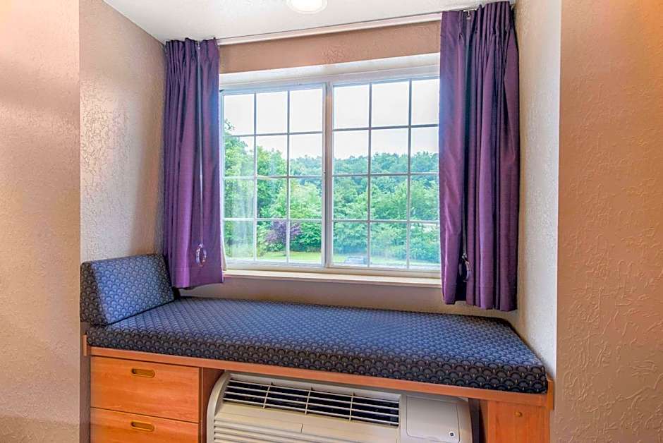 Microtel Inn & Suites By Wyndham Hazelton/Bruceton Mills