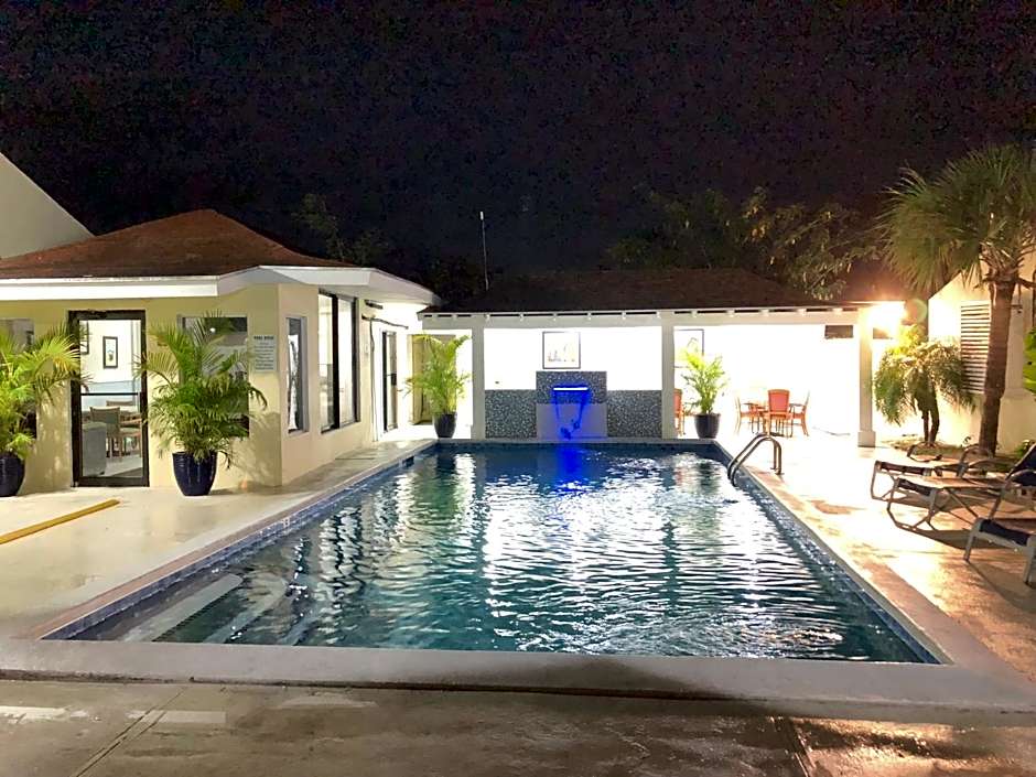 Colony Club Inn & Suites