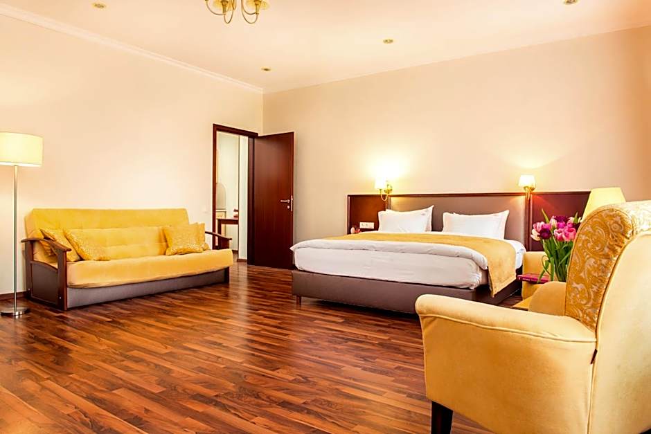 Greguar Hotel by UHM