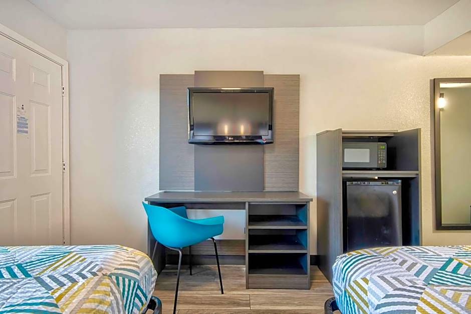 Motel 6-Russellville, AR