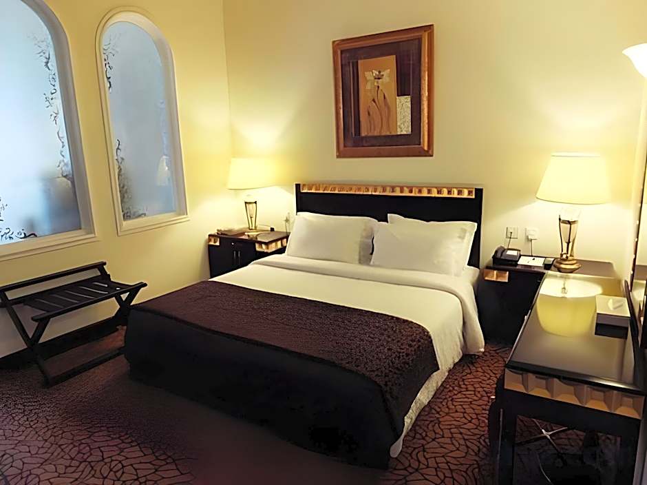 Gloria Hotel & Suites