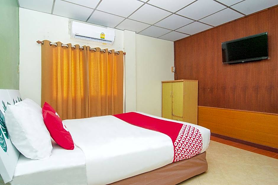 OYO 534 Phasuk Hotel