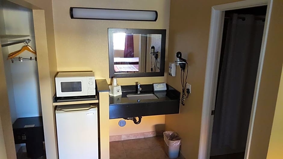 Anaheim Astoria Inn & Suites