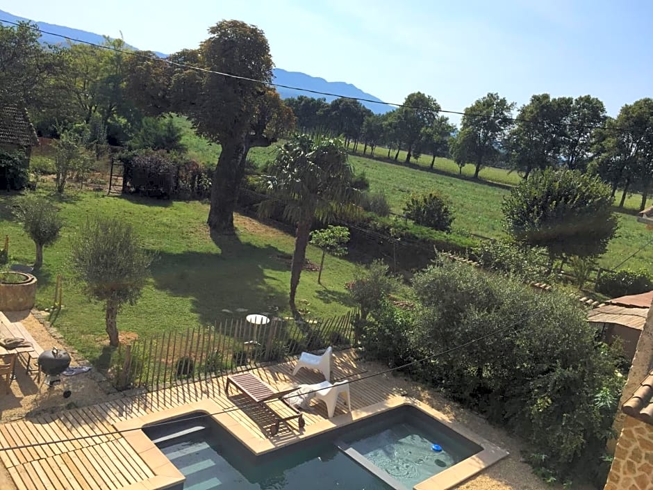 Ferme St Pierre gîte, pisc, repas, 2-3 personnes