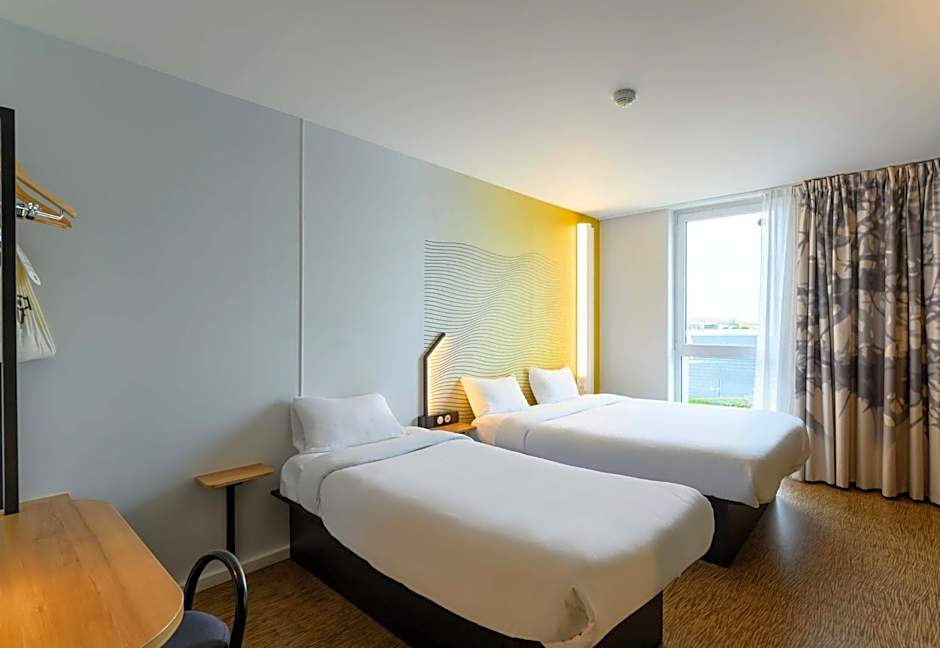 Photo 1 of 6 of Triple Room