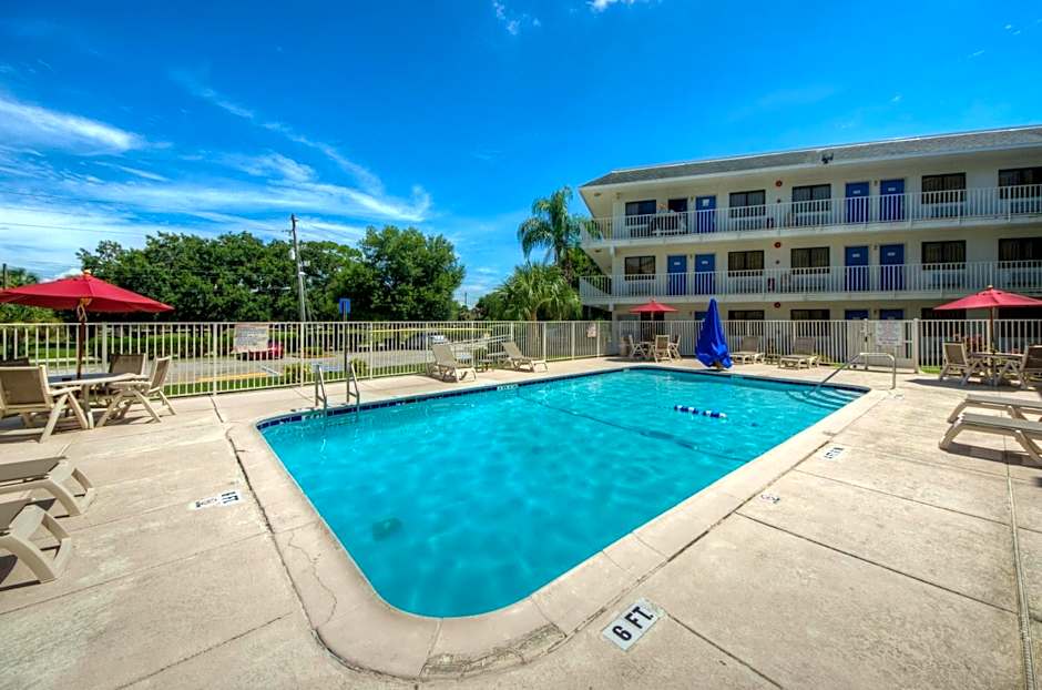 Motel 6-Bradenton, FL